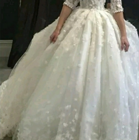 3D flower ball gown - Picture 3 of 8